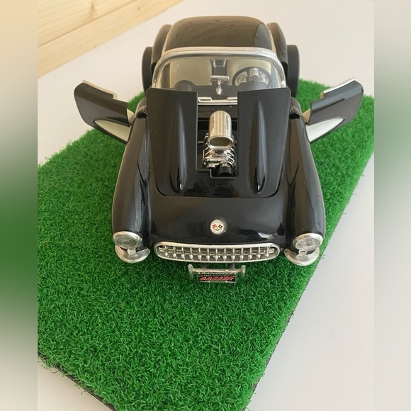 Road Legends 1957 Chevrolet Corvette Gasser 1:18 Diecast Car Black Hot Rod Flame - Picture 7 of 14